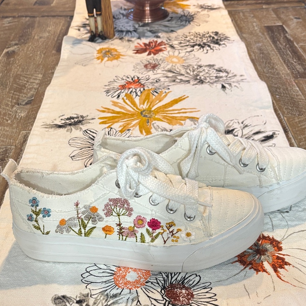 Blowfish White Sneakers with Colorful Embroidery. Like new. Size 10